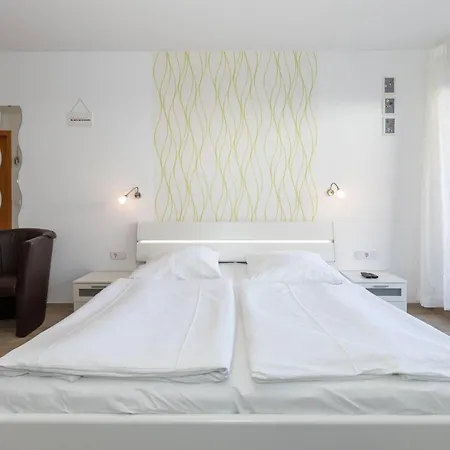 Yachthafenresidenz-wohnung-8105-9733 * Kuehlungsborn